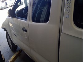2010 TOYOTA TACOMA, WHITE, EXTD CAB, 2.7L, AT, 2WD, Z2599